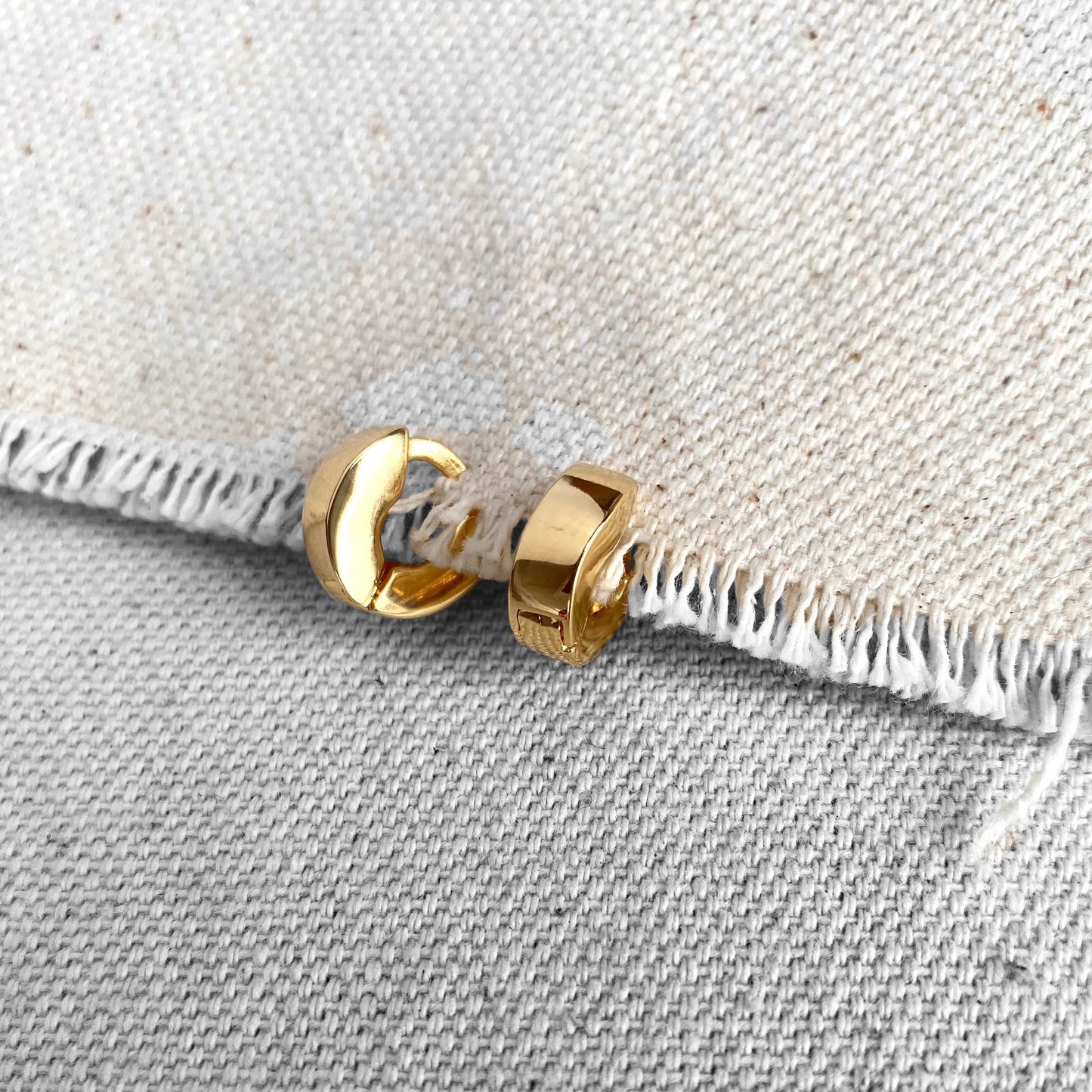 11mm Sleek Huggie Hoop 18K Gold Filled Earrings