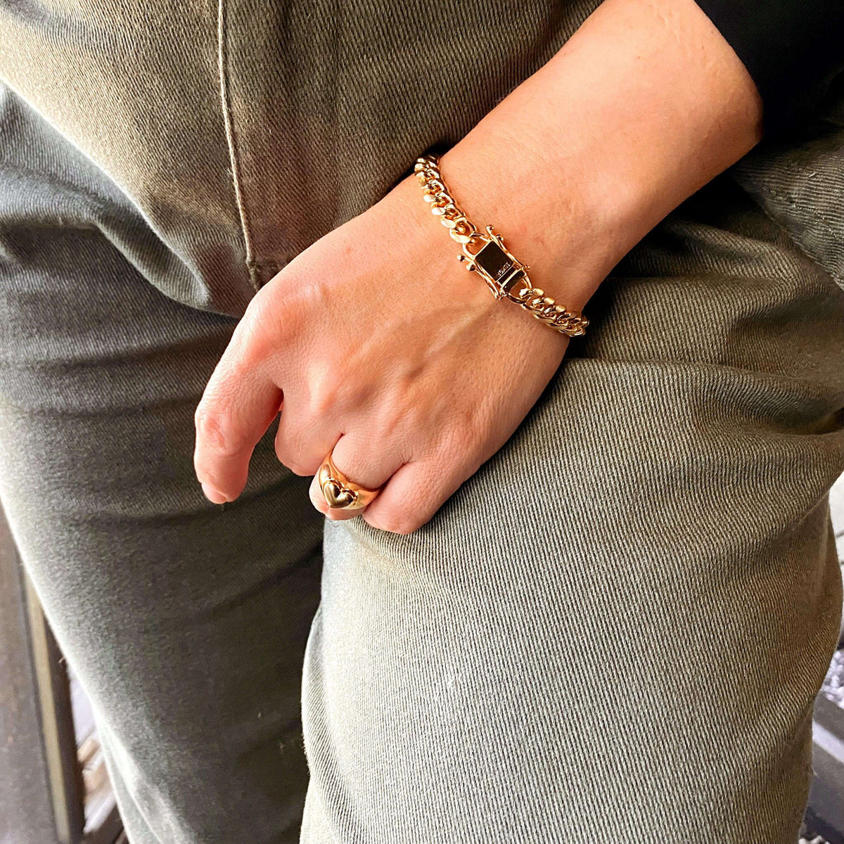 Chunky Cuban Link Chain 7mm Bracelet in 18K gold-filled, view 4