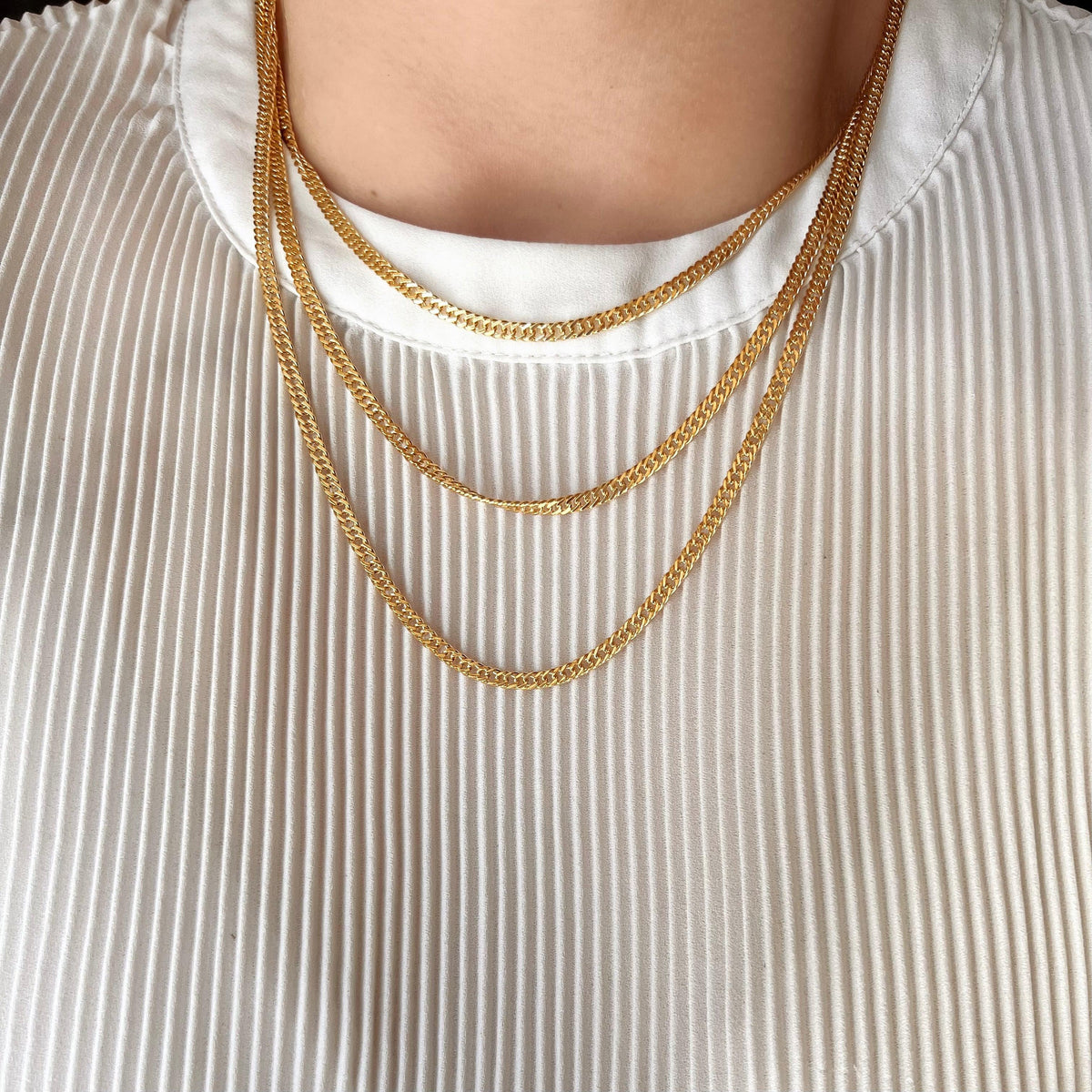 Double Curb Chain 4mm Necklace in 18K gold-filled, view 2