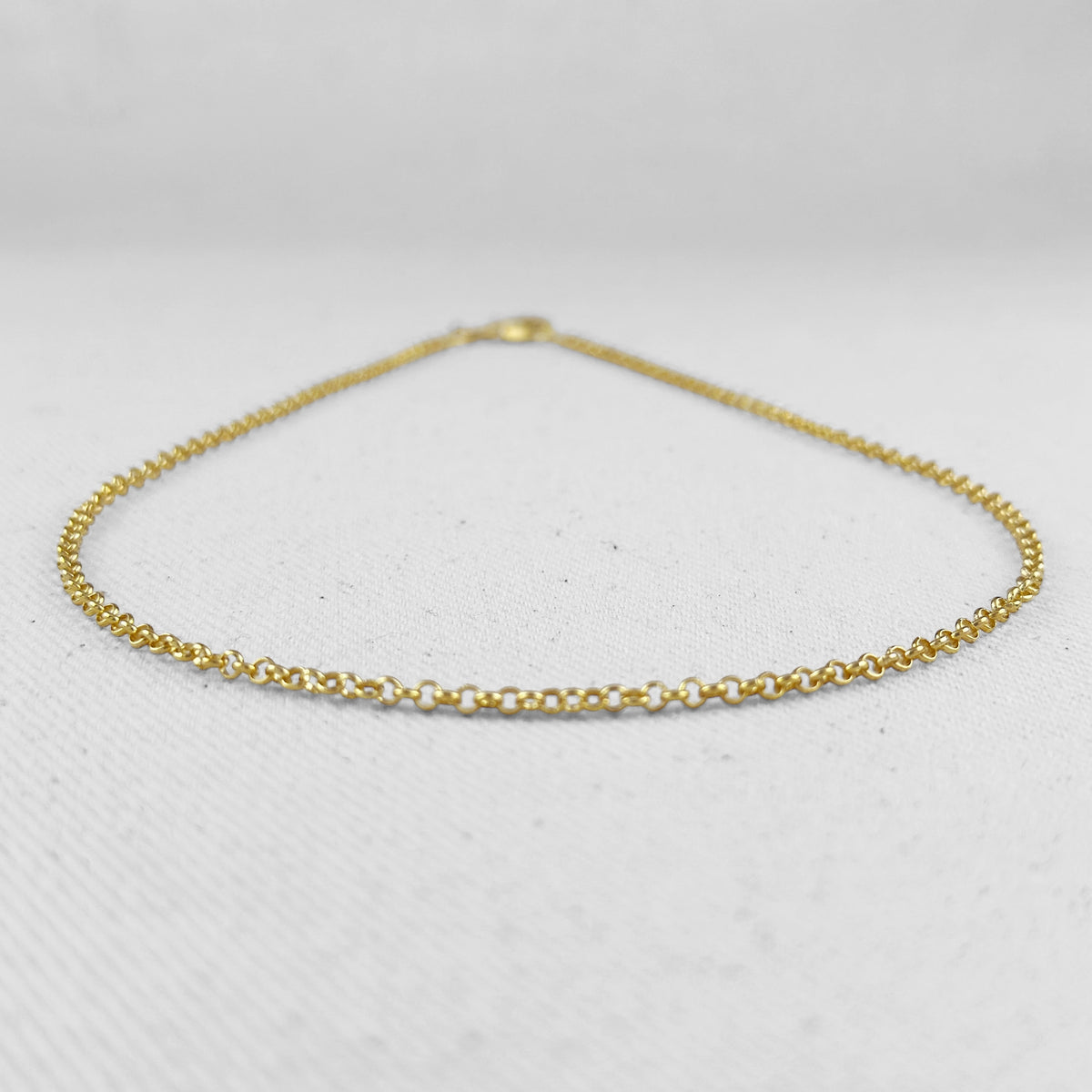 Rolo Link Chain 2.5mm Necklace in 18K gold-filled, view 8