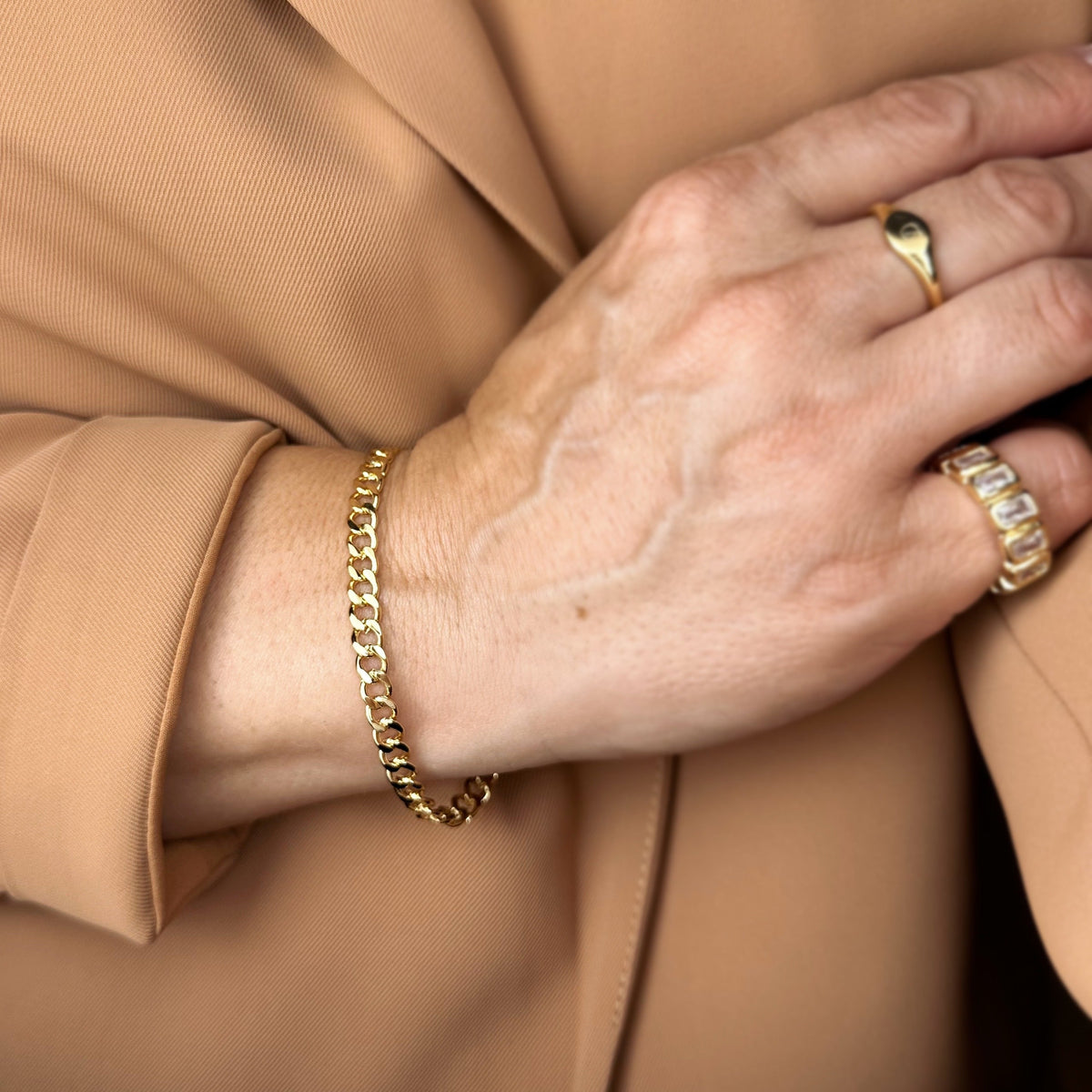 Cuban Link Chain 5mm Bracelet in 18K gold-filled, view 4