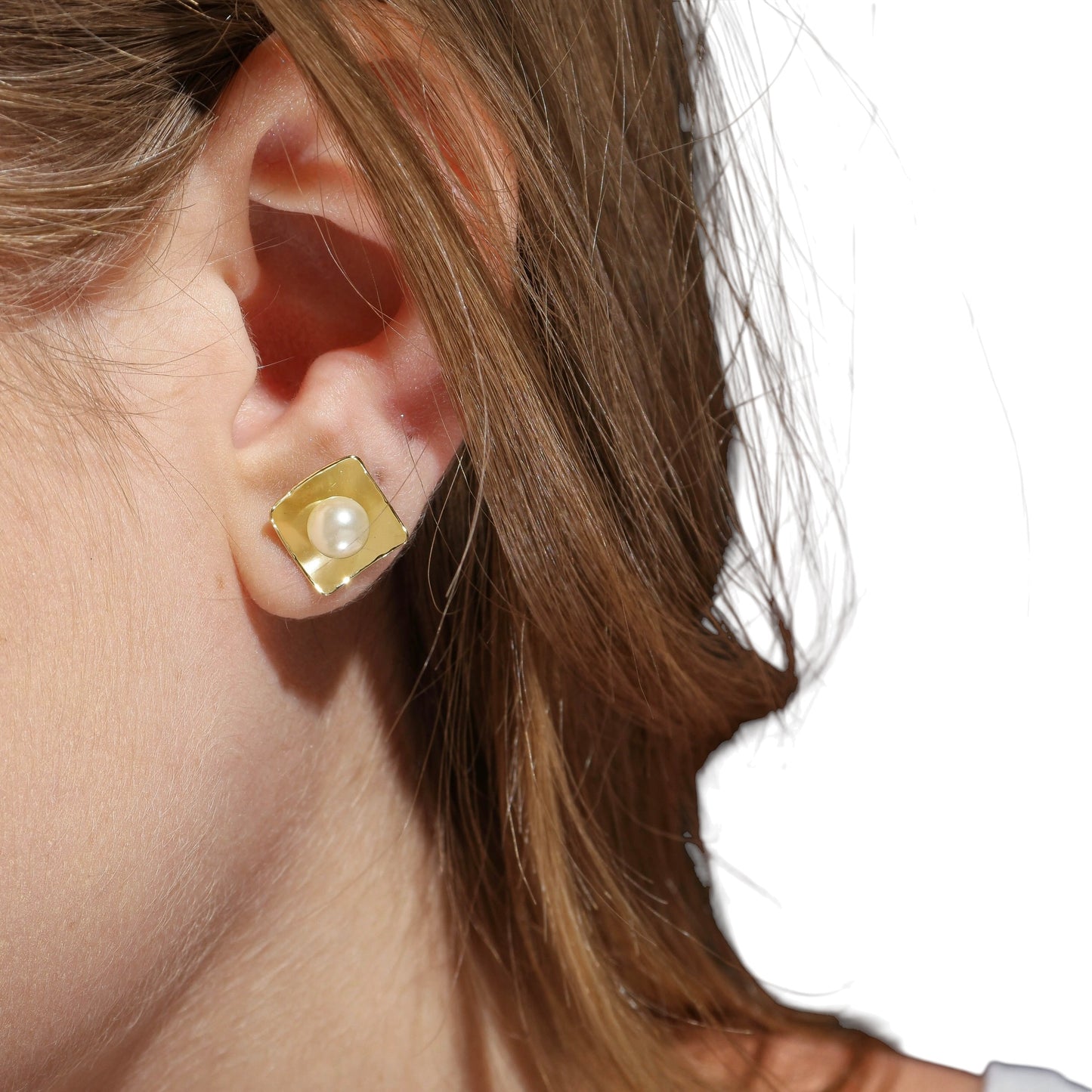 Pearl Square Plate Stud Earrings on model