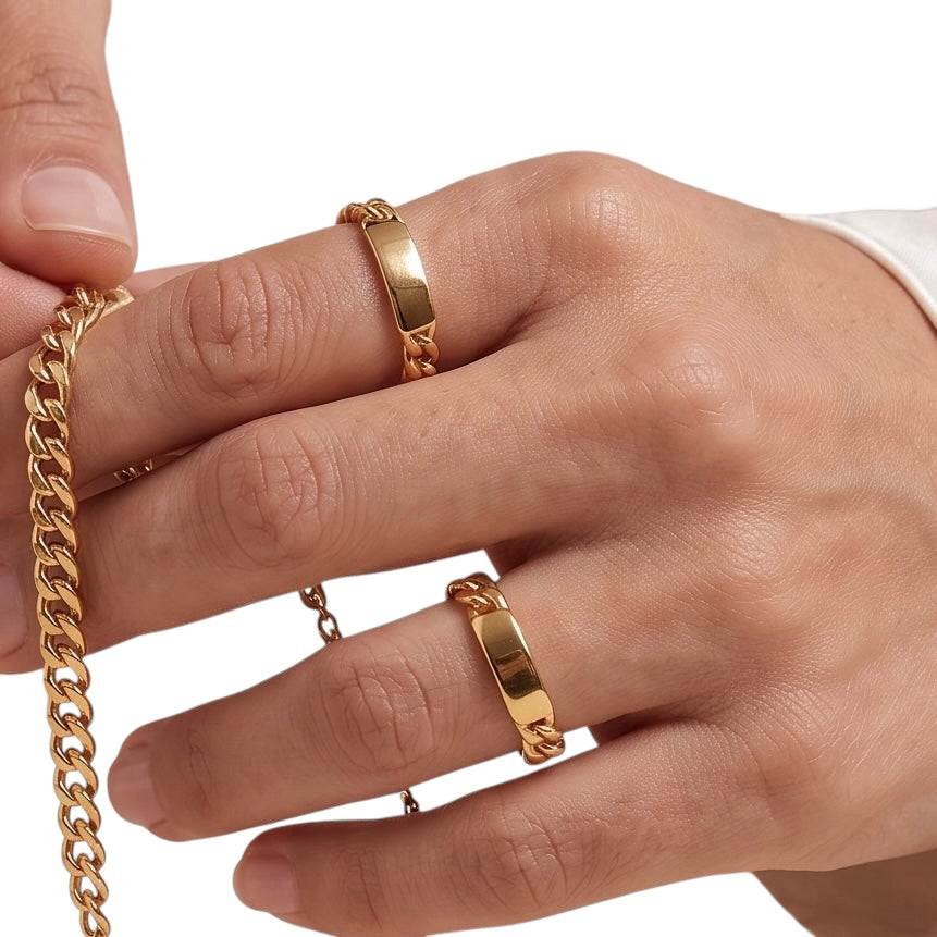 Posing Skillus Curb Chain Plate Ring