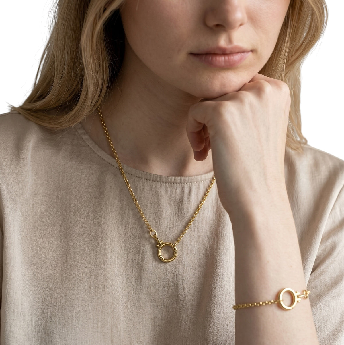 Rolo Chain Round Clasp Necklace on Model