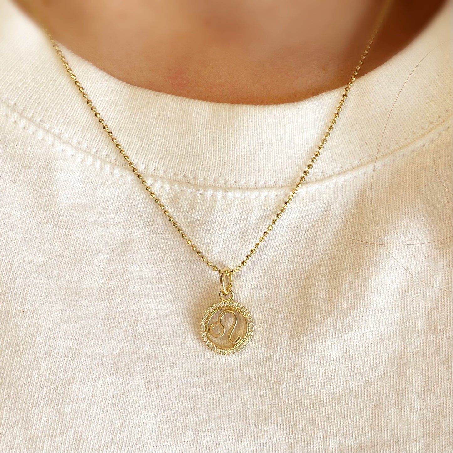 Skillus Leo Zodiac Pendant on Model