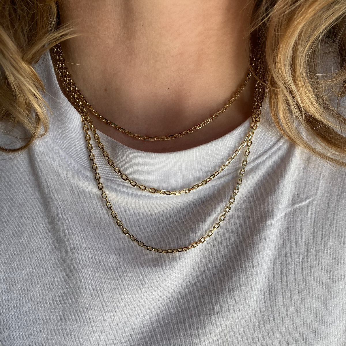 Diamond Cut Curb Chain 2.5mm Necklace in 18K gold-filled, view 4