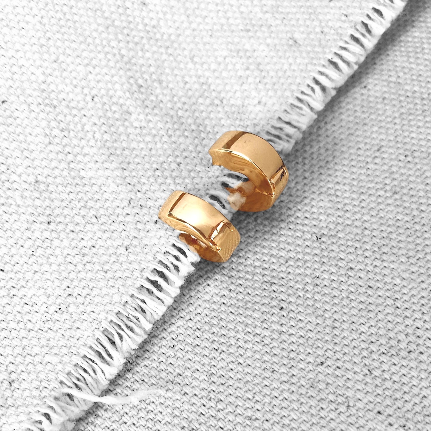 11mm Sleek Huggie Hoop 18K Gold Filled Earrings