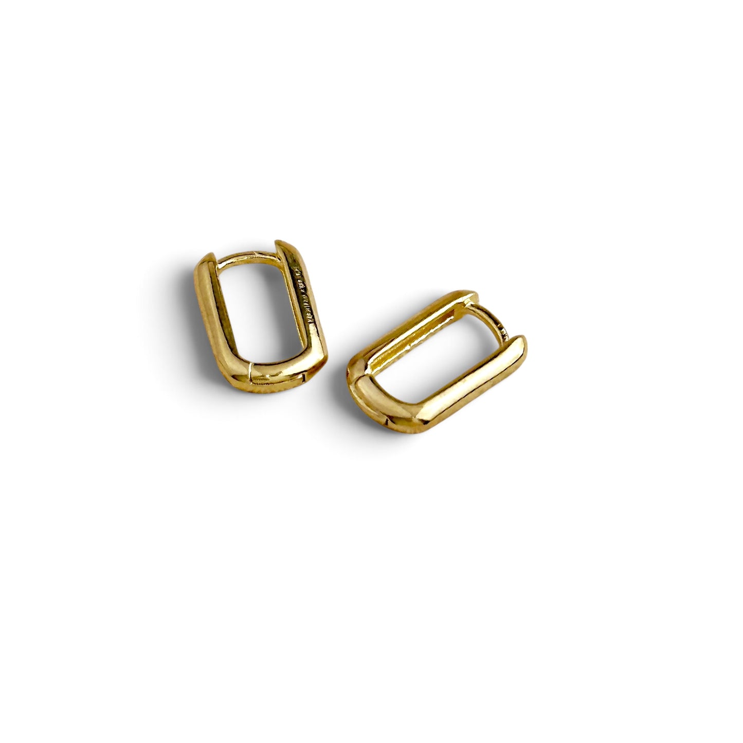 Skillus 18k gold-filled Oblong Huggie Hoop Earrings on white background