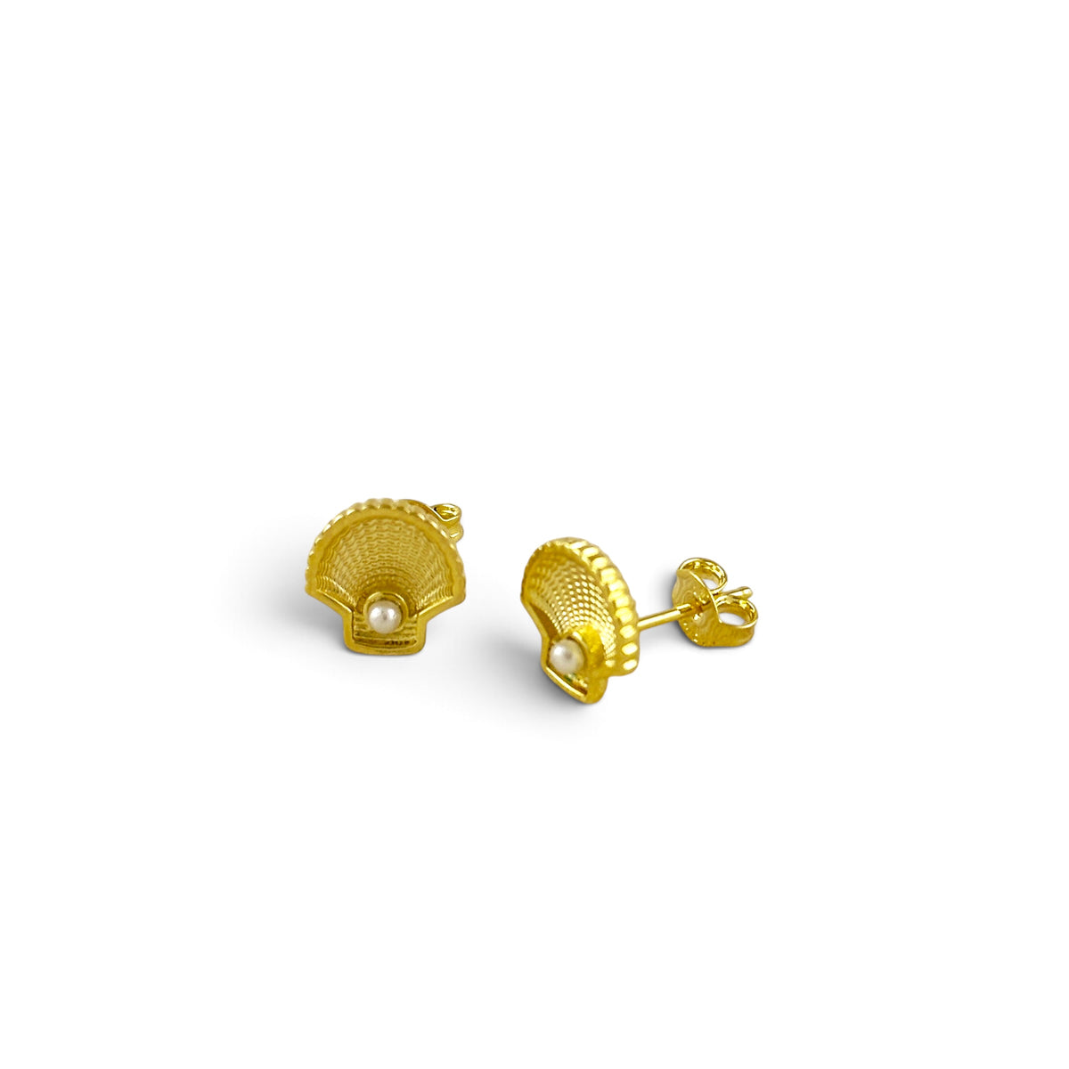Skillus Scalloped Shell Pearl Stud