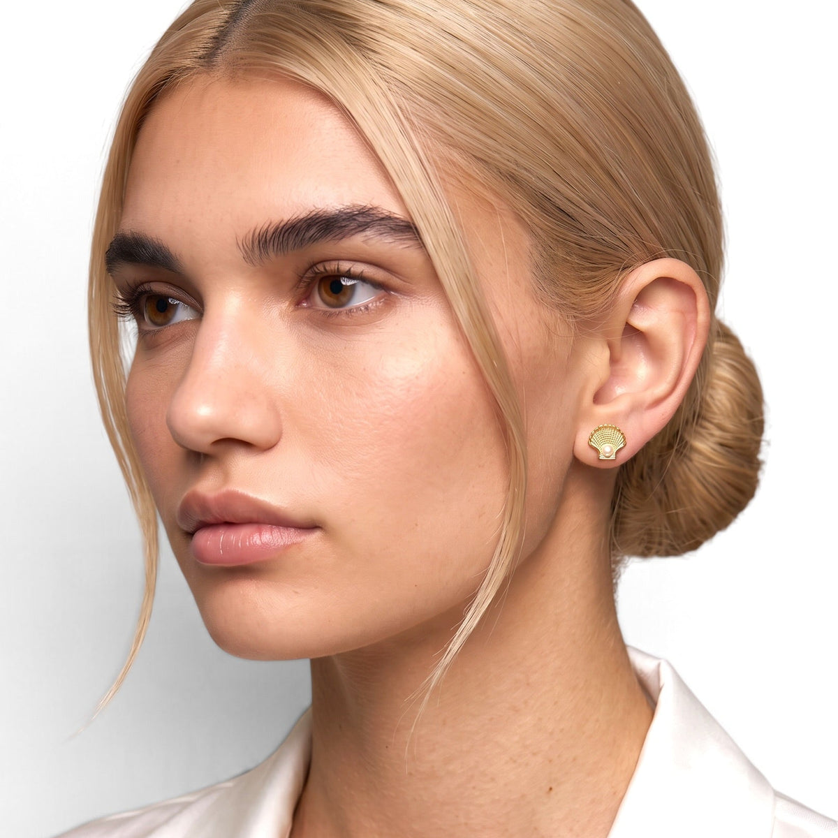 Skillus Scalloped Shell Pearl Stud on Model