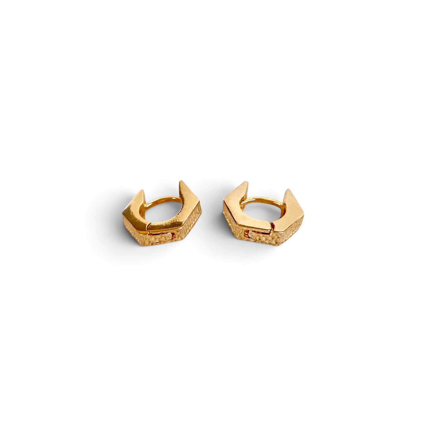 Skillus Textured Huggie Hoop Earrings