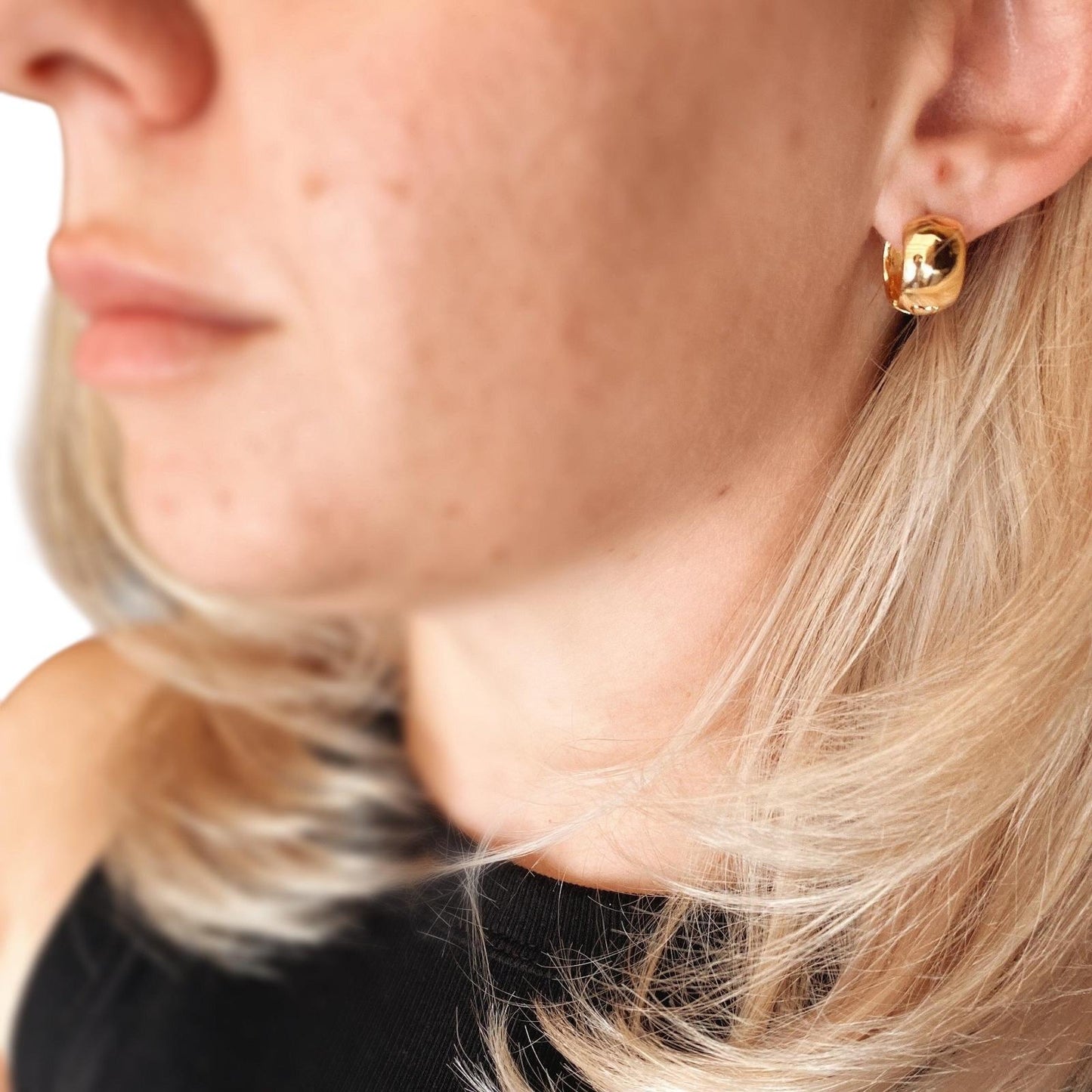 Skillus Wide Huggie 10mm 18K Gold Filled Hoop Earrings on model
