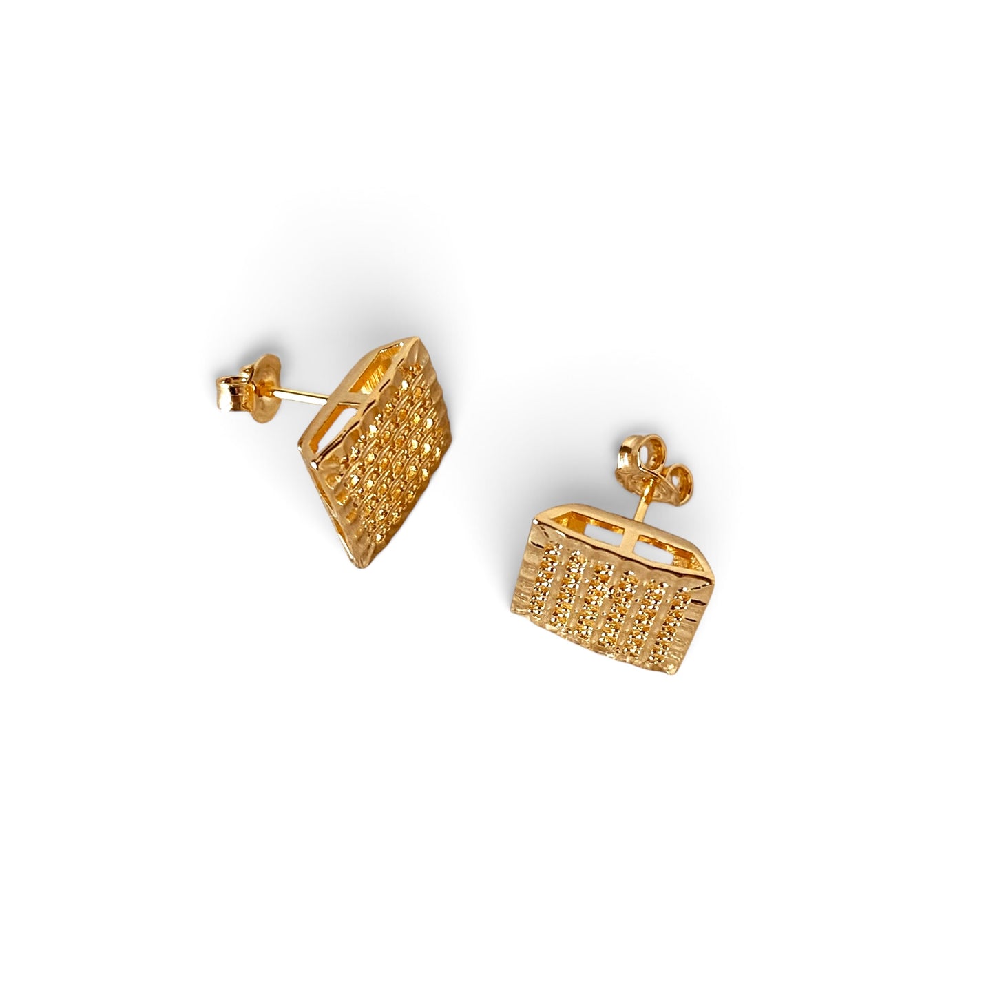 skillus gold filled square stud side view