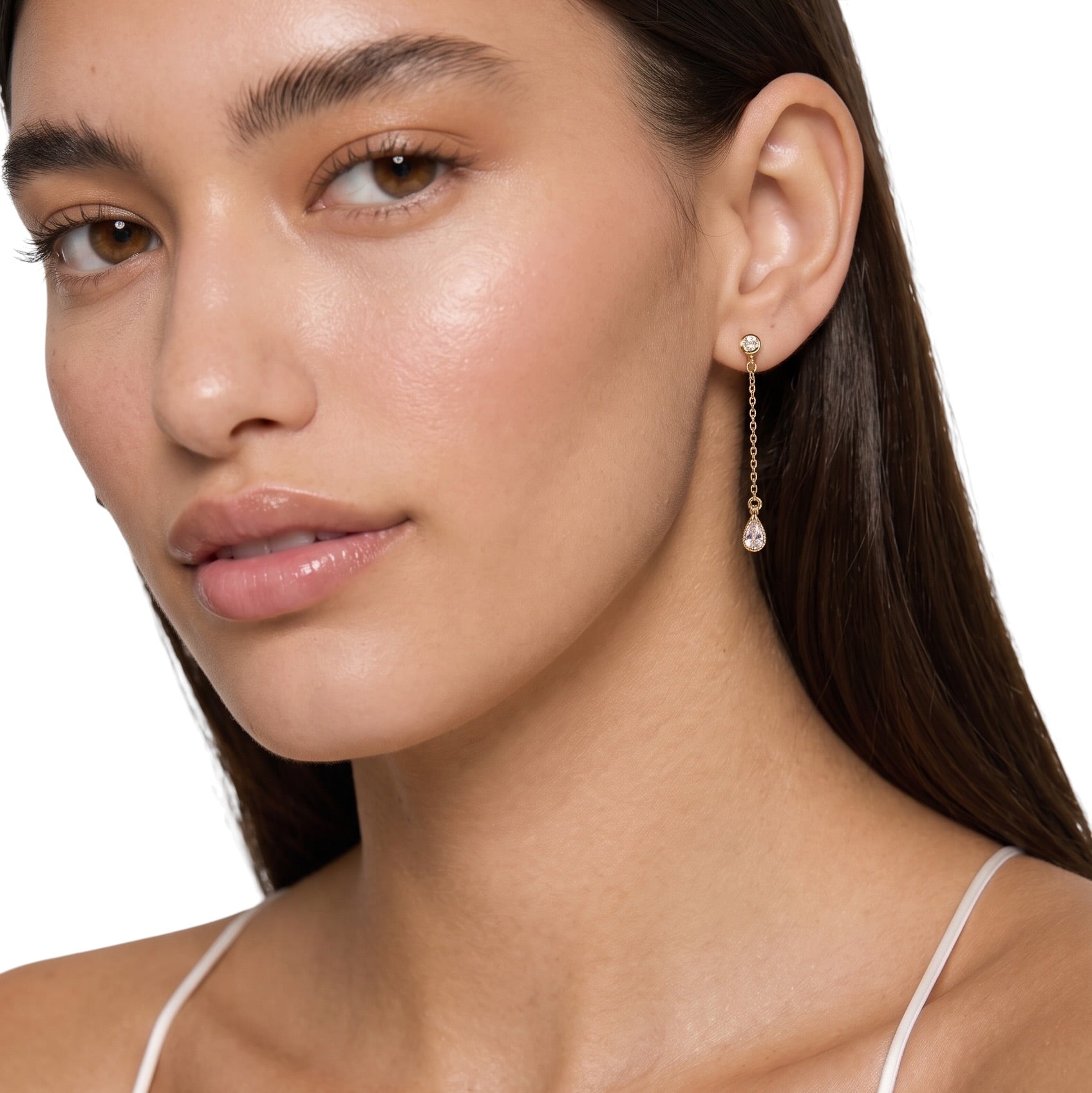 skillus round CZ drop earring on model